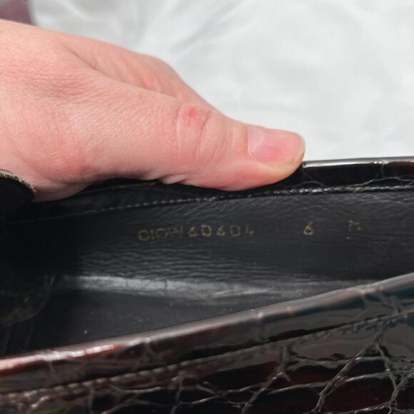 Stuart Weitzman Women's Rascal Patent Leather Croc Embossed tasseled Loafers 6 - Picture 12 of 13